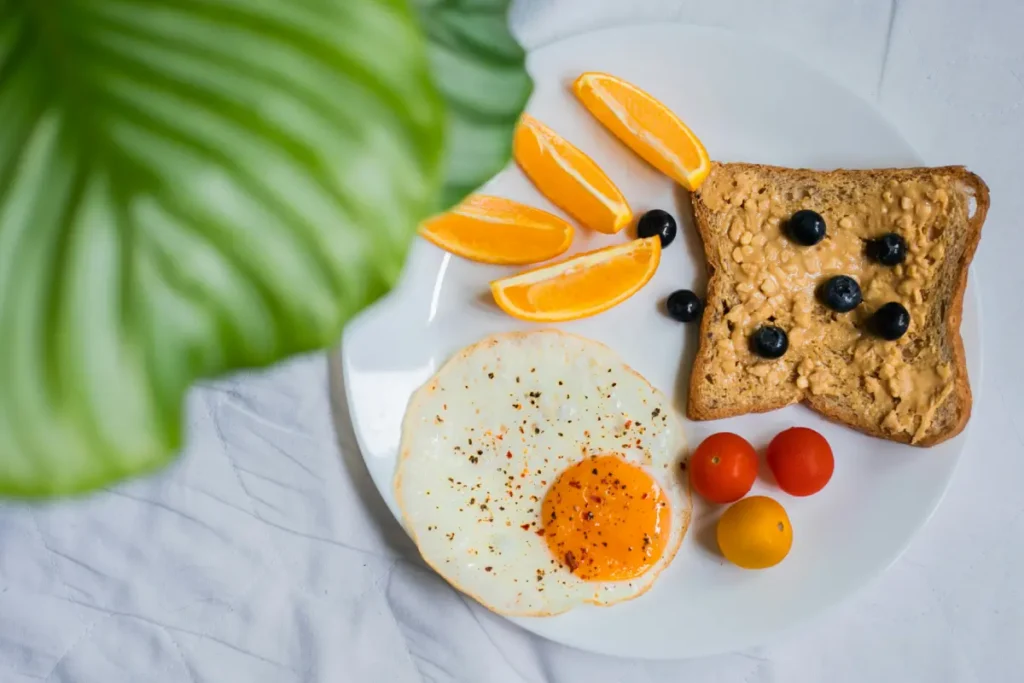 high protein non toxic breakfast with eggs avocado and natural ingredients